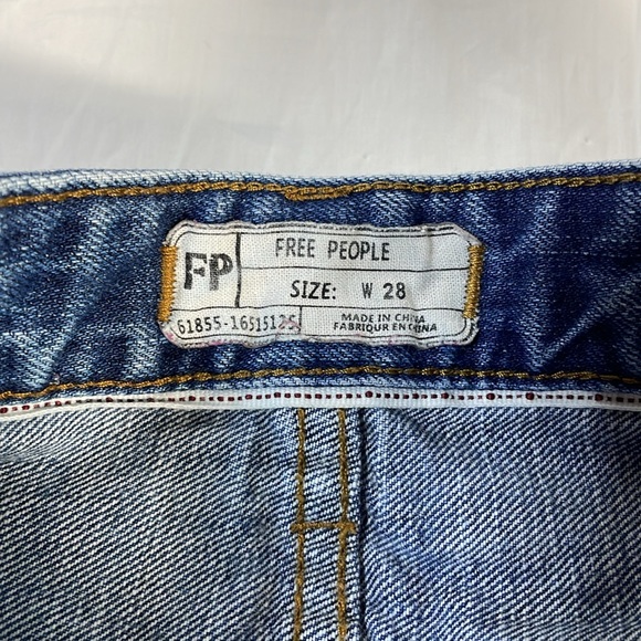 Free People Cutoff Denim Jean Shorts Button Fly Medium Wash Fringe - Picture 6 of 7